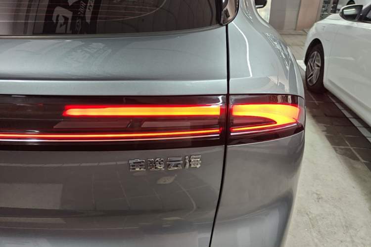 Used Baojun Yunhai 2024 500km Pure Electric Version Right Rear Taillight