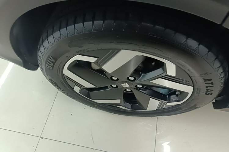 Used Baojun Yunhai 2024 600km Pure Electric Version Right Rear Wheel Hub