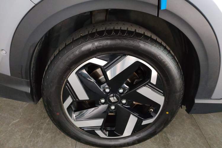 Used Baojun Yunhai 2024 600km Pure Electric Version Right Rear Wheel Hub