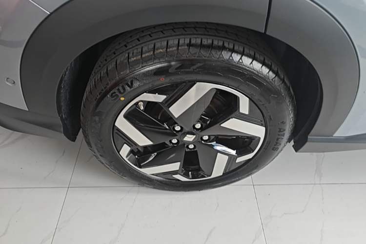 Used Baojun Yunhai 2024 600km Pure Electric Version Right Rear Wheel Hub
