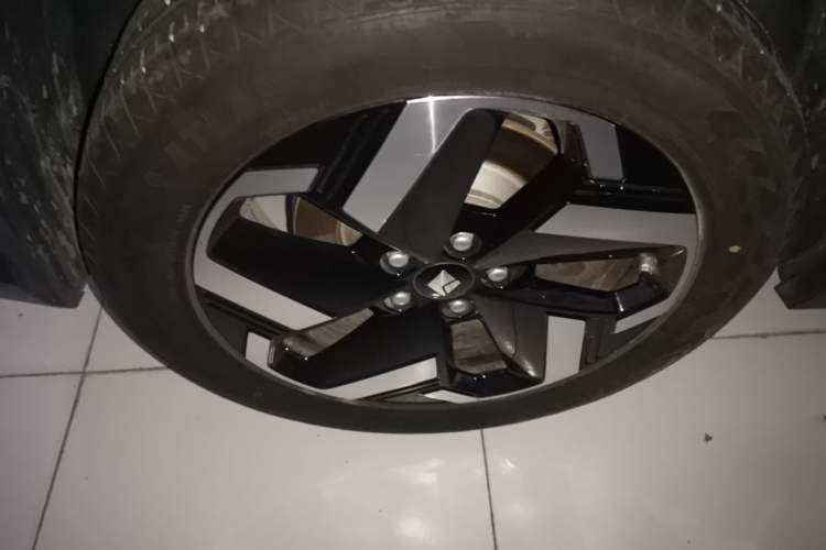 Used Baojun Yunhai 2024 140km Plug-in Hybrid Version Right Rear Wheel Hub