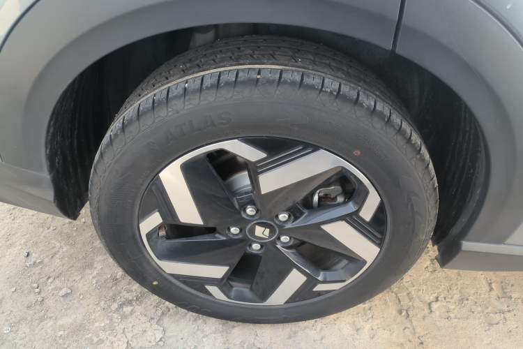 Used Baojun Yunhai 2024 140km Plug-in Hybrid Version Right Rear Wheel Hub