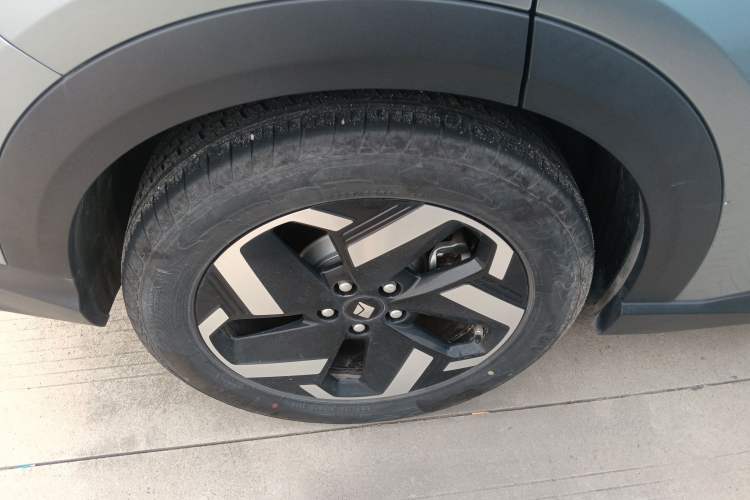 Used Baojun Yunhai 2024 600km Pure Electric Version Right Rear Wheel Hub