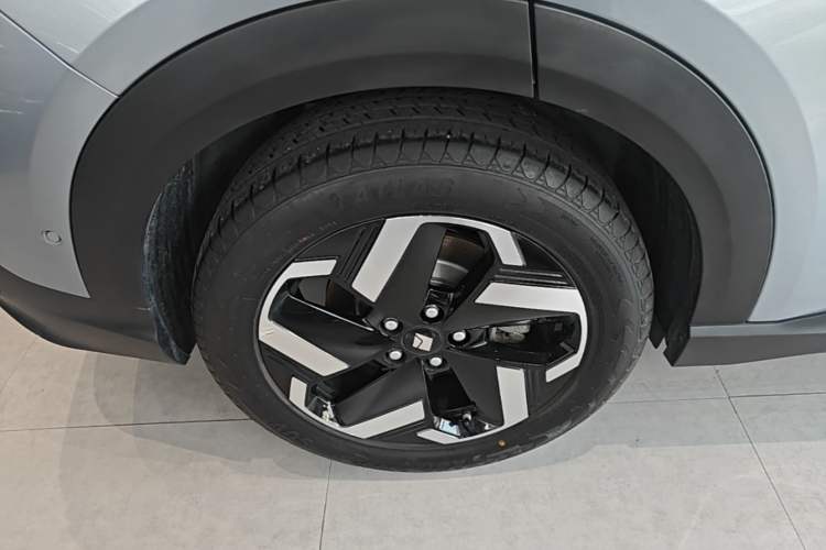 Used Baojun Yunhai 2024 600km Pure Electric Version Right Rear Wheel Hub