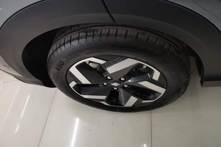 Used Baojun Yunhai 2024 140km Plug-in Hybrid Version Right Rear Wheel Hub