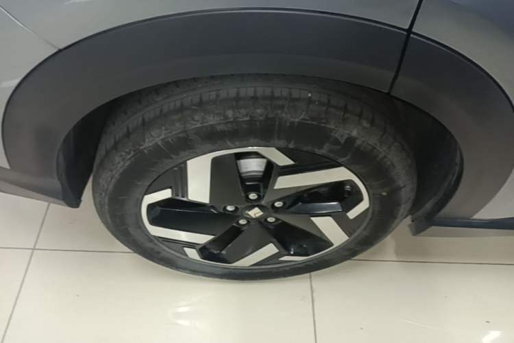 Used Baojun Yunhai 2024 140km Plug-in Hybrid Version Right Rear Wheel Hub