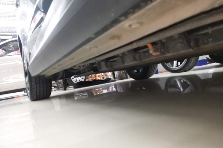 Used Baojun Yunhai 2024 140km Plug-in Hybrid Version Right Side Sill