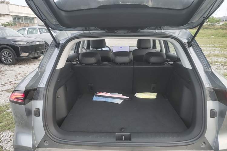 Used Baojun Yunhai 2024 60km Plug-in Hybrid Version Trunk