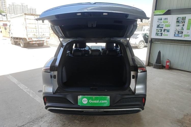 Used Baojun Yunhai 2024 140km Plug-in Hybrid Version Trunk