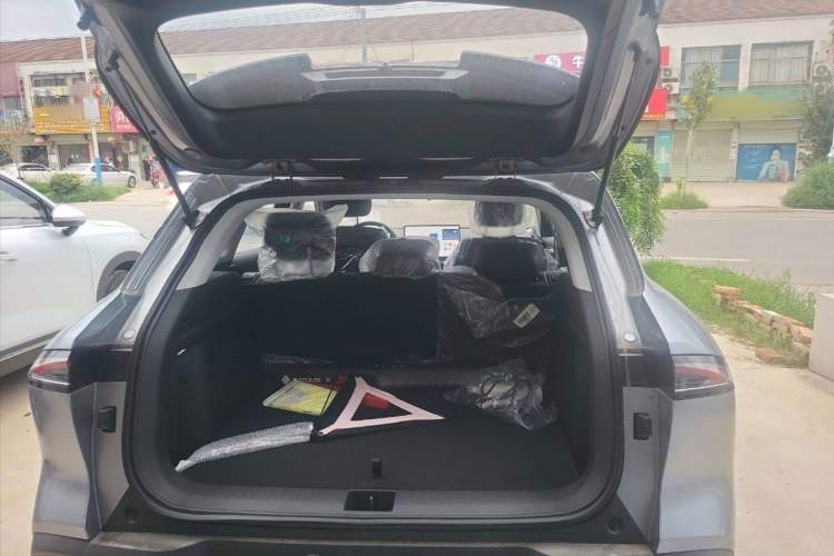 Used Baojun Yunhai 2024 140km Plug-in Hybrid Version Trunk