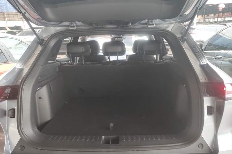 Used Baojun Yunhai 2024 140km Plug-in Hybrid Version Trunk