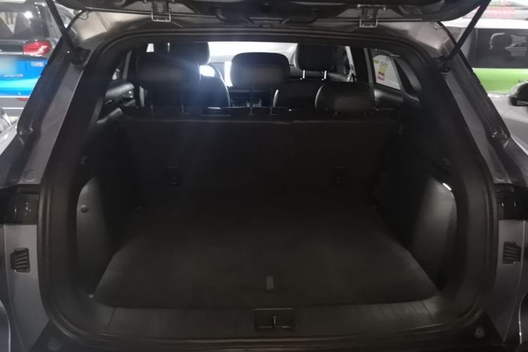 Used Baojun Yunhai 2024 140km Plug-in Hybrid Version Trunk