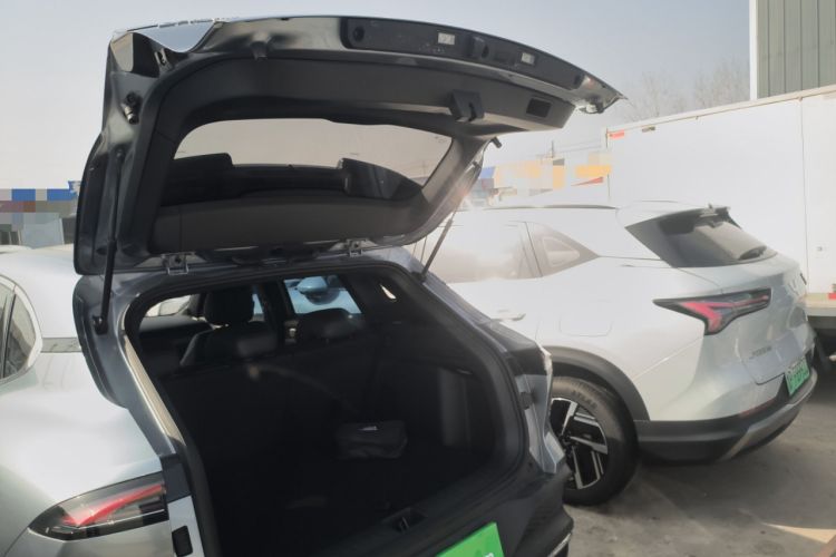 Used Baojun Yunhai 2024 140km Plug-in Hybrid Version Trunk