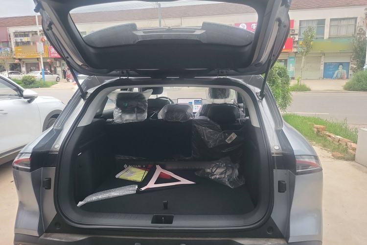 Used Baojun Yunhai 2024 140km Plug-in Hybrid Version Trunk