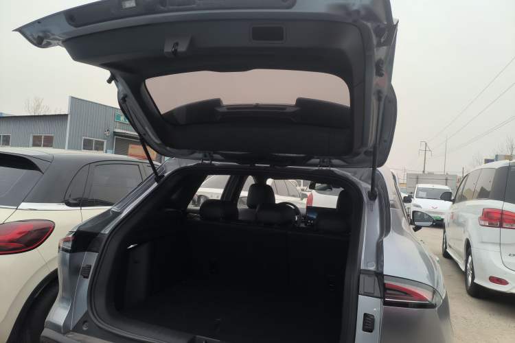Used Baojun Yunhai 2024 140km Plug-in Hybrid Version Trunk