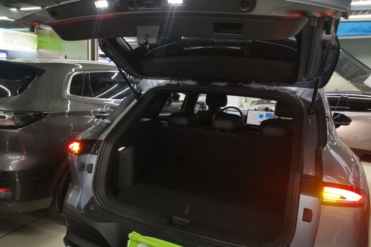 Used Baojun Yunhai 2024 140km Plug-in Hybrid Version Trunk