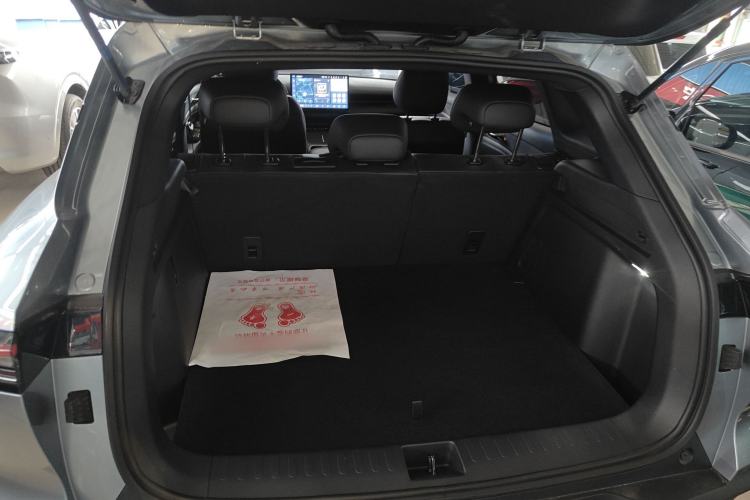 Used Baojun Yunhai 2024 140km Plug-in Hybrid Version Trunk