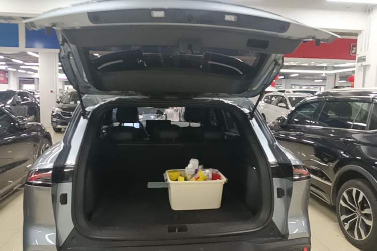 Used Baojun Yunhai 2024 140km Plug-in Hybrid Version Trunk