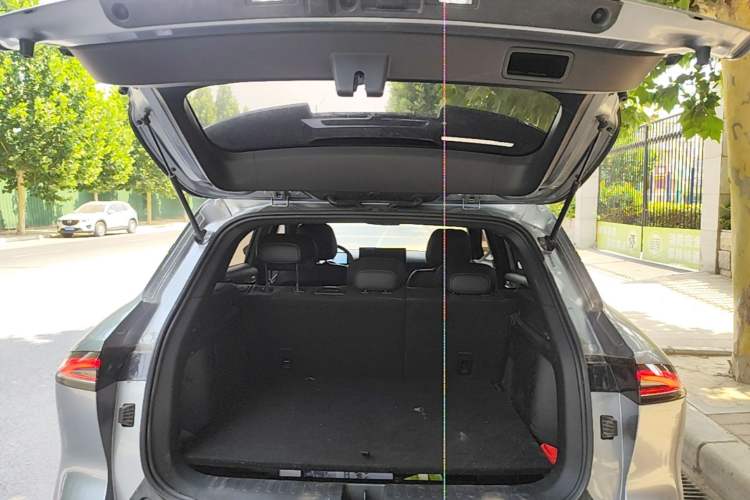 Used Baojun Yunhai 2024 140km Plug-in Hybrid Version Trunk