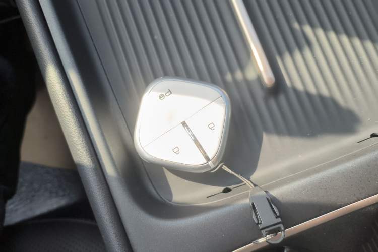 Used Baojun Yunhai 2024 140km Plug-in Hybrid Version Vehicle Key