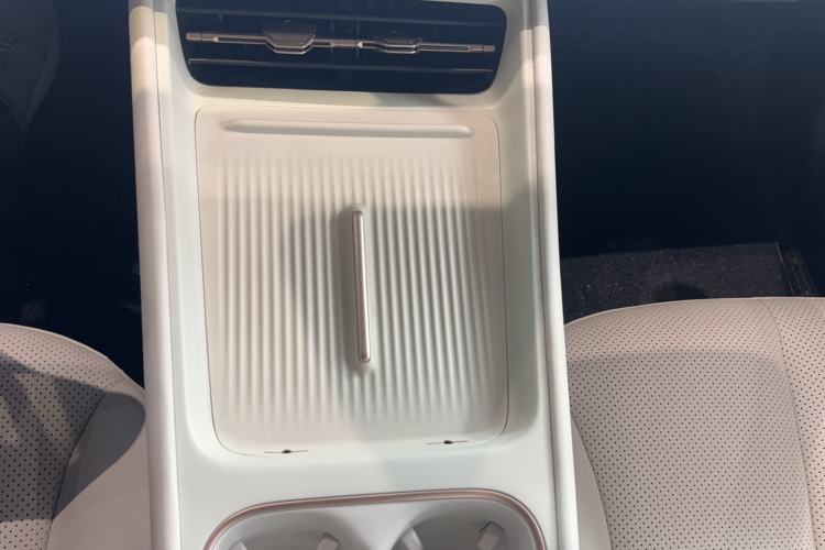 Used Baojun Yunhai 2024 600km Pure Electric Version Gear Lever