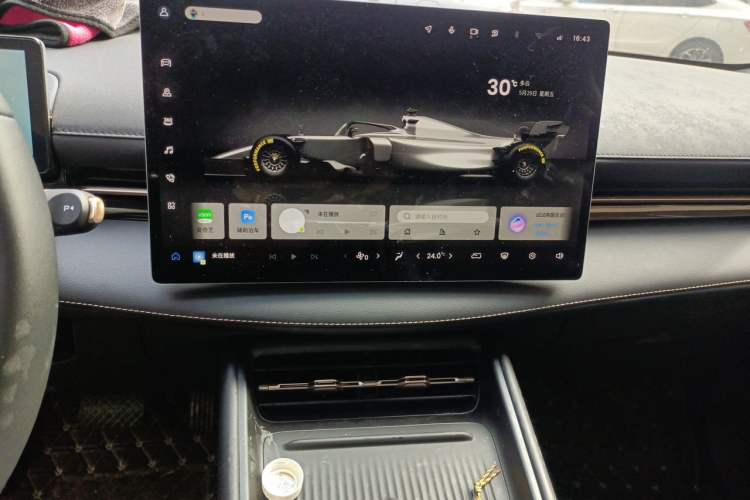 Used Baojun Yunhai 2024 140km Plug-in Hybrid Version Audio And AC Panel