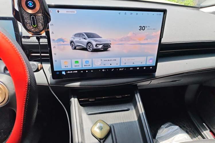 Used Baojun Yunhai 2024 140km Plug-in Hybrid Version Audio And AC Panel
