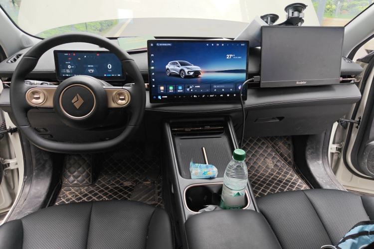 Used Baojun Yunhai 2024 140km Plug-in Hybrid Version Center Console