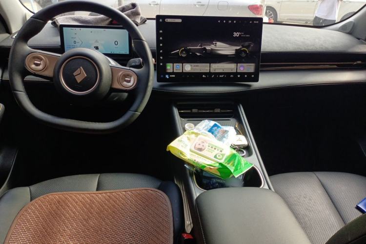 Used Baojun Yunhai 2024 140km Plug-in Hybrid Version Center Console