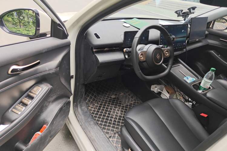 Used Baojun Yunhai 2024 140km Plug-in Hybrid Version Driver Seat