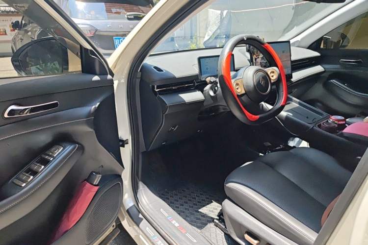 Used Baojun Yunhai 2024 140km Plug-in Hybrid Version Driver Seat