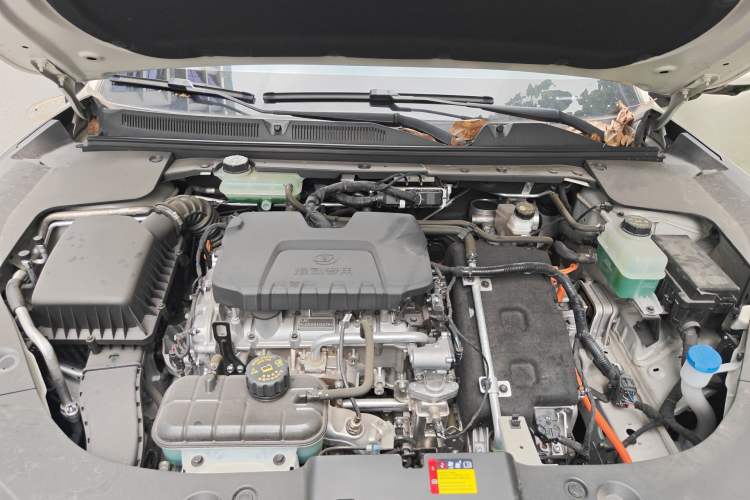 Used Baojun Yunhai 2024 140km Plug-in Hybrid Version Engine Bay