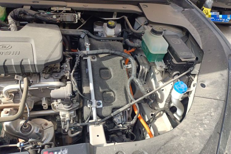 Used Baojun Yunhai 2024 140km Plug-in Hybrid Version Engine Bay Left