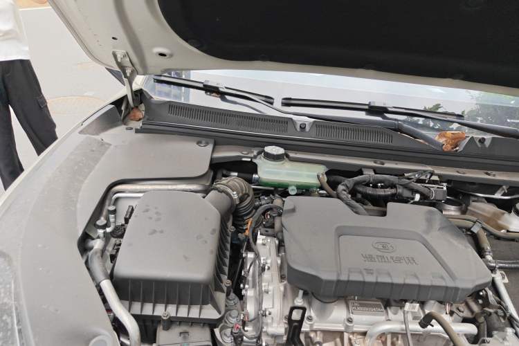 Used Baojun Yunhai 2024 140km Plug-in Hybrid Version Engine Bay Right