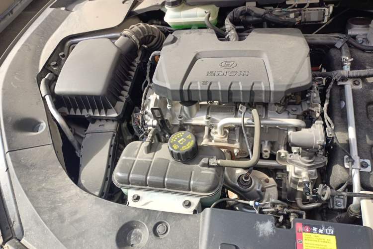 Used Baojun Yunhai 2024 140km Plug-in Hybrid Version Engine Bay Right