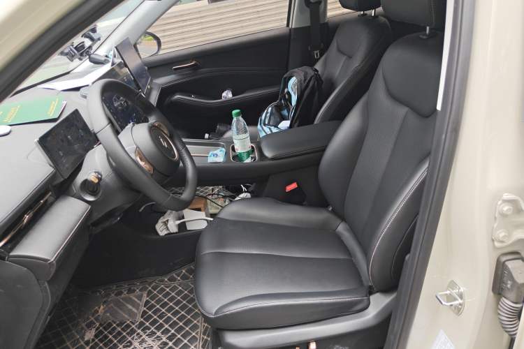 Used Baojun Yunhai 2024 140km Plug-in Hybrid Version Left Front Seat