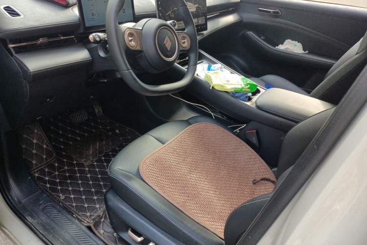 Used Baojun Yunhai 2024 140km Plug-in Hybrid Version Left Front Seat