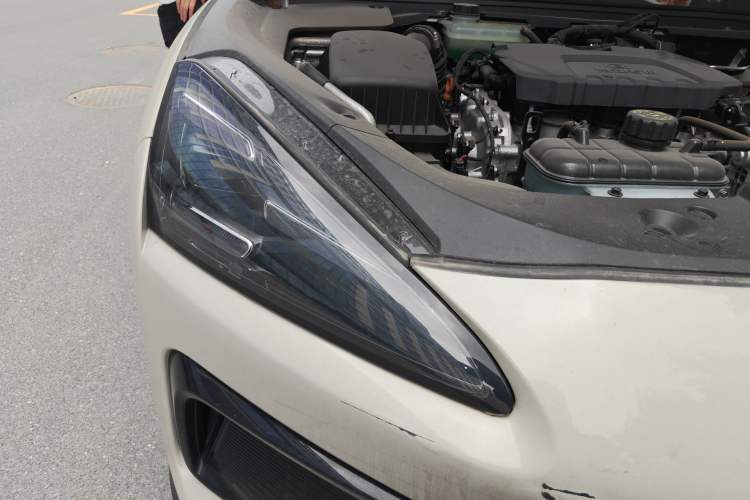 Used Baojun Yunhai 2024 140km Plug-in Hybrid Version Right Front Headlight