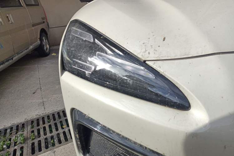 Used Baojun Yunhai 2024 140km Plug-in Hybrid Version Right Front Headlight