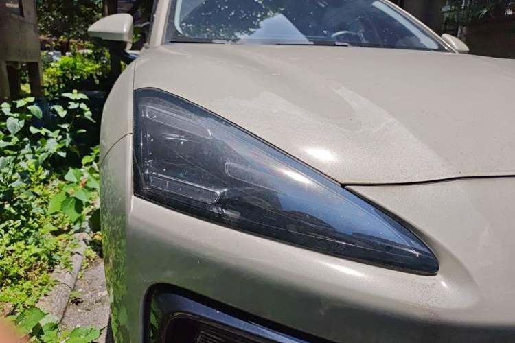 Used Baojun Yunhai 2024 140km Plug-in Hybrid Version Right Front Headlight