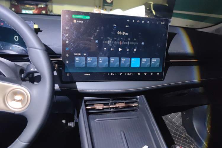 Used Baojun Yunhai 2024 60km Plug-in Hybrid Version Audio And AC Panel