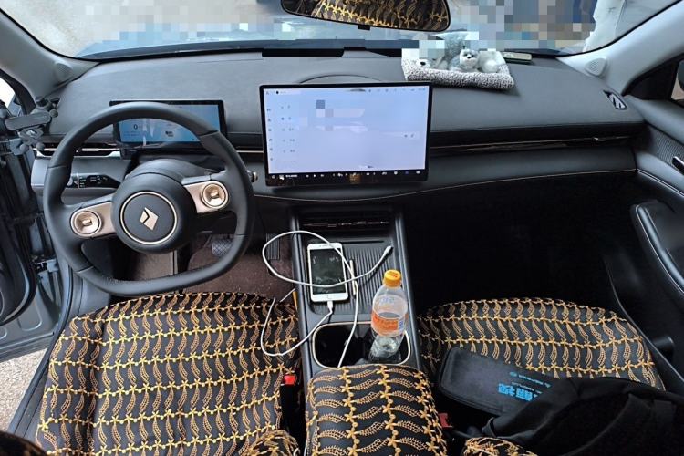 Used Baojun Yunhai 2024 140km Plug-in Hybrid Version Center Console