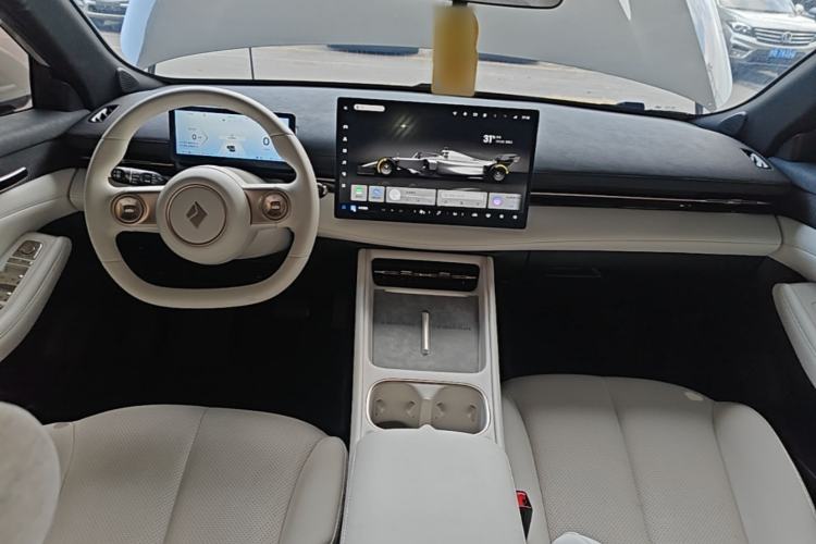 Used Baojun Yunhai 2024 140km Plug-in Hybrid Version Center Console