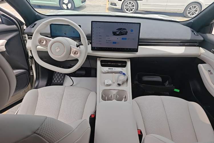 Used Baojun Yunhai 2024 500km Pure Electric Version Center Console