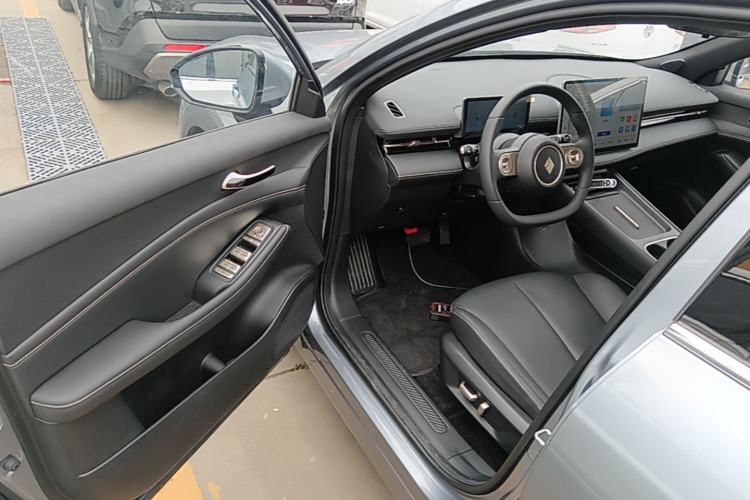 Used Baojun Yunhai 2024 140km Plug-in Hybrid Version Driver Seat