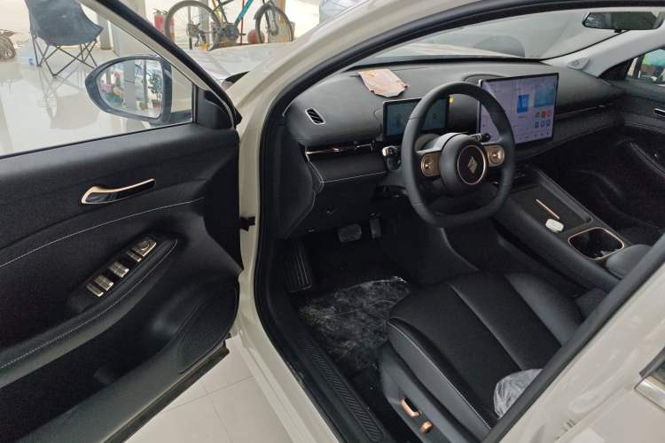 Used Baojun Yunhai 2024 140km Plug-in Hybrid Version Driver Seat