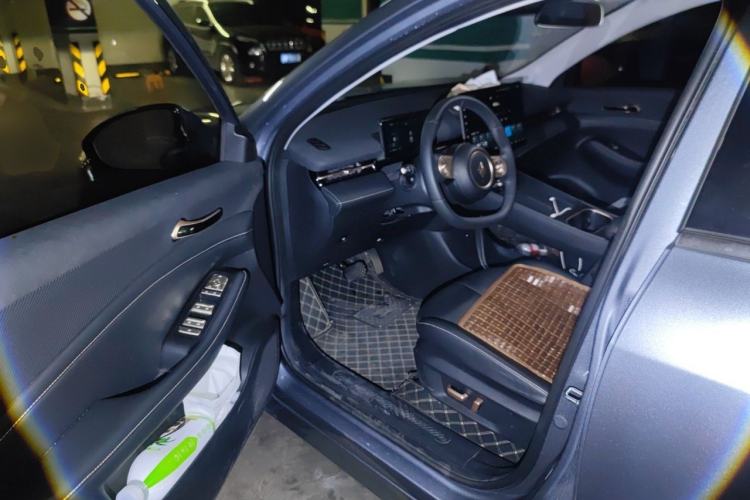 Used Baojun Yunhai 2024 60km Plug-in Hybrid Version Driver Seat