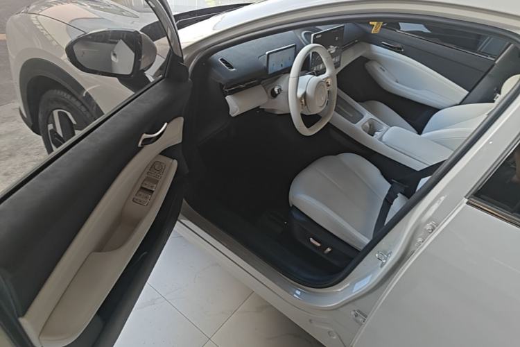 Used Baojun Yunhai 2024 140km Plug-in Hybrid Version Driver Seat