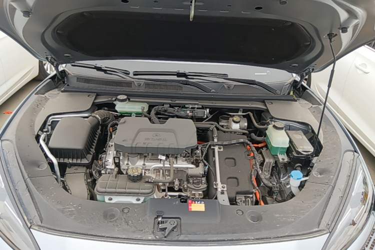 Used Baojun Yunhai 2024 140km Plug-in Hybrid Version Engine Bay