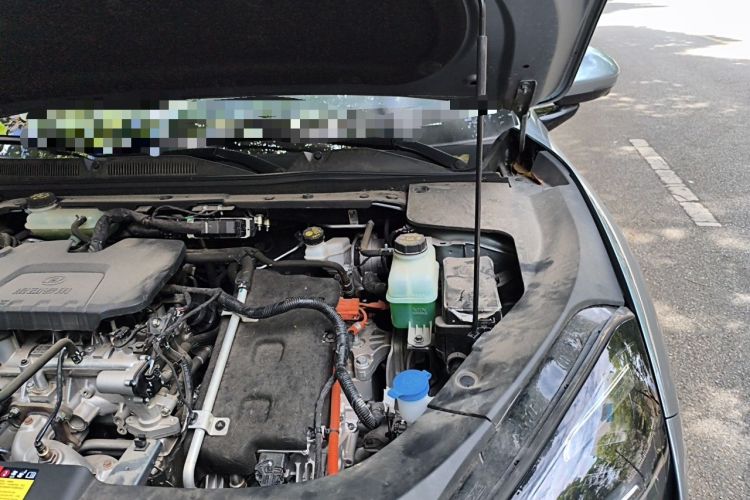 Used Baojun Yunhai 2024 140km Plug-in Hybrid Version Engine Bay Left